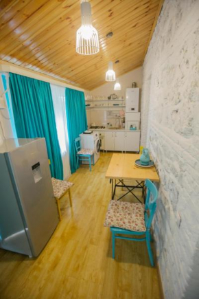 Nino's House, Zinandali